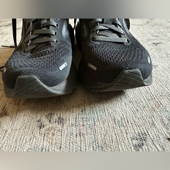 Brooks adrenaline GTS 22 size 5 in great condition! - Picture 4 of 10
